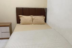Postel nebo postele na pokoji v ubytování Residence 21 Syariah