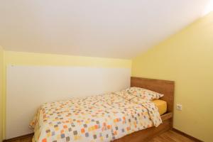 Posteľ alebo postele v izbe v ubytovaní Pool Suite Glavotok at Krk Island - Happy Rentals