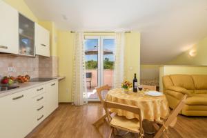 Posedenie v ubytovaní Pool Suite Glavotok at Krk Island - Happy Rentals