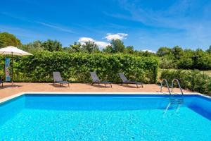 Bazén v ubytovaní Pool Suite Glavotok at Krk Island - Happy Rentals alebo v jeho blízkosti