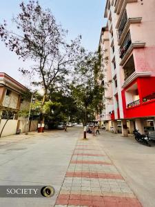 pusta ulica w mieście z budynkami w obiekcie 3BHK - Entire property - New listing at OFFER PRICE w mieście Aurangabad