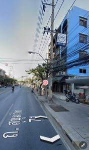 an empty street with a bike lane on the road at Inntown in Amphoe Phra Khanong