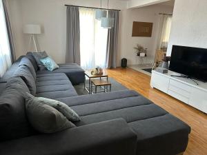 a living room with a couch and a television at Ferienhaus Marija mit Pool in Vilanija