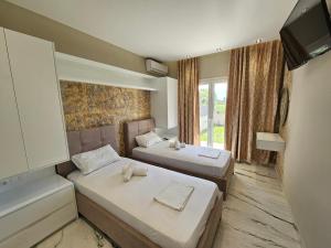 Postel nebo postele na pokoji v ubytování Evelina Luxury Suites in Corfu