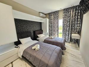 Postel nebo postele na pokoji v ubytování Evelina Luxury Suites in Corfu
