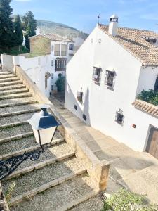 a street light on the steps of a white building at La Casa de Enfrente in Antequera