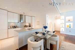 a kitchen and dining room with a table and chairs at City Walk Building 2B - Al Wasl, Jumeirah - Mint Stay in Dubai