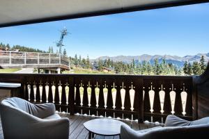 a balcony with chairs and a view of the mountains at Résidence Balcons De Pralong - 4 Pièces pour 6 Personnes 064 in Courchevel