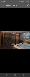 zdjęcie basenu w pokoju hotelowym w obiekcie Beauty spa loveroom w mieście Noeux-les-Mines