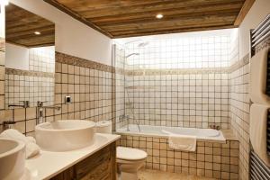 Et badeværelse på Résidence Maison Du Praz - Maisons & Villas pour 8 Personnes 494