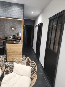 A seating area at Beauty spa loveroom