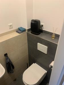 a bathroom with a white toilet and a sink at Apartment in zentraler Lage in Willich in Willich