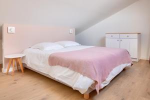 Ένα ή περισσότερα κρεβάτια σε δωμάτιο στο À 450 m de la "Cale de Beg Meil - Appart pour 2