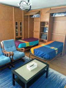 a room with bunk beds and a table and chairs at Vivienda uso turistico El Vie in Villarcayo