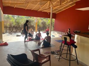 a group of people sitting in a yoga class at Abené shuDyma lodge in Abene