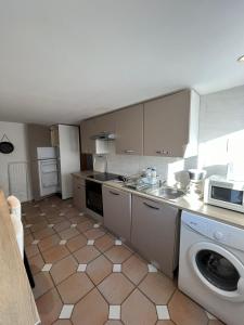 Kuchyň nebo kuchyňský kout v ubytování Gîte De Chevreuse