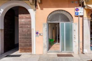 The facade or entrance of Loft 33