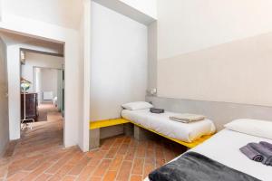 A bed or beds in a room at Loft 33