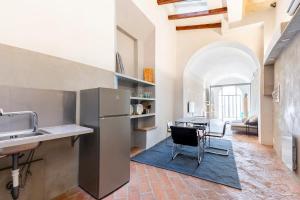 A kitchen or kitchenette at Loft 33 Még 32 kép