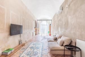 A television and/or entertainment centre at Loft 33