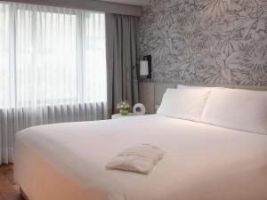 Postel nebo postele na pokoji v ubytování Manto Hotel Lima - MGallery Collection