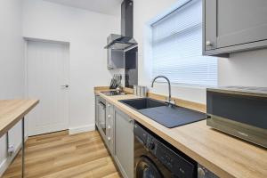 Η κουζίνα ή μικρή κουζίνα στο Host & Stay - Norton House