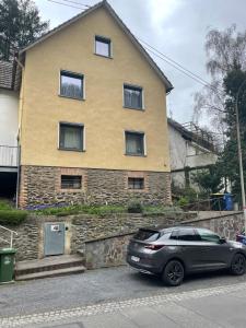 a car parked in front of a house at Ferienwohnung Traumschleife Klettersteig in Boppard
