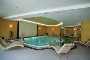 Bazén v ubytování Hotel Balneolum Superior nebo v jeho okolí