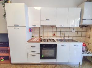 Cucina o angolo cottura di Trilocale Volta in seconda fila mare
