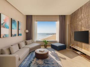 Μια τηλεόραση ή/και κέντρο ψυχαγωγίας στο Rixos Premium Qetaifan Island North
