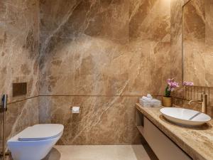 Ένα μπάνιο στο Rixos Premium Qetaifan Island North
