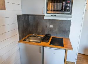 Nhà bếp/bếp nhỏ tại Résidence Le 1650 - Studio 884