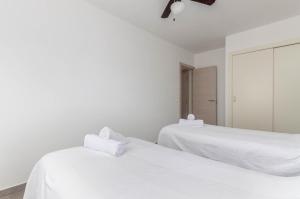 Posteľ alebo postele v izbe v ubytovaní Acapulco Apartments