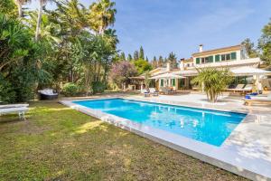 The swimming pool at or close to Finca Santa Maria Near Palma