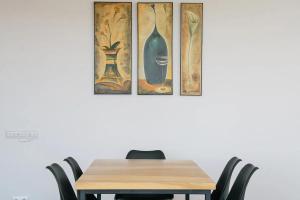 Foto Gudauris asuva majutusasutuse Gudauri Summer Apartment - Fireplace, Netflix on 100" Projector Screen, Full kitchen galeriist