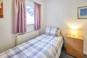 a small bedroom with a bed and a window at Host & Stay - Shaftsbury in Burton Joyce