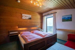 Postel nebo postele na pokoji v ubytování Mittereggalm + 34 fotografií