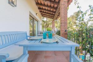 En balkon eller terrasse på Villa Inge by Rent Costa Brava
