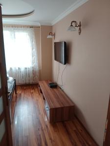 Televízia a/alebo spoločenská miestnosť v ubytovaní Mieszkanie w Centrum Rzeszowa