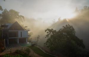 a house in the fog next to a house at Wenasa Villa in Diyatalawa