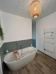 Chez Balthazar tesisinde bir banyo +66 fotoğraf