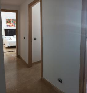 Postel nebo postele na pokoji v ubytování Lovely apartment with pool & sea views - Marina Del Castillo 2129