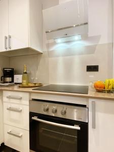 a kitchen with a stainless steel stove top oven at Apartamento en C/ León y Castillo (C/ Real) Centro de Arrecife in Arrecife
