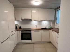 Kuchyň nebo kuchyňský kout v ubytování La Vigneronne, uitzicht op het meer