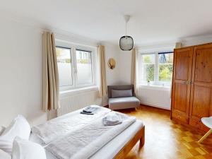 Cama o camas de una habitación en Eifel Oasis Modern retreat
