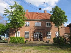 a large brick house with a red roof at Hoppetosse Comfortable holiday residence in Schönberger Strand