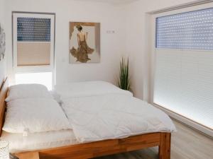 Säng eller sängar i ett rum på "Crystal" Modern retreat