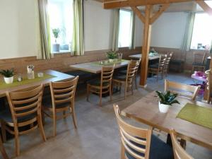 ห้องอาหารหรือที่รับประทานอาหารของ Nice apartment in Himmelkron