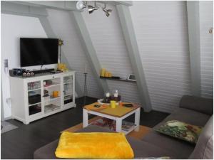 a living room with a tv and a coffee table at Sunshine Modern Retreat in Ronshausen