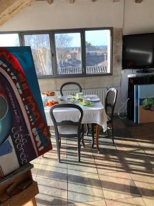 Télévision ou salle de divertissement dans l'établissement Chambre d'Hôte vue exepitonnelle